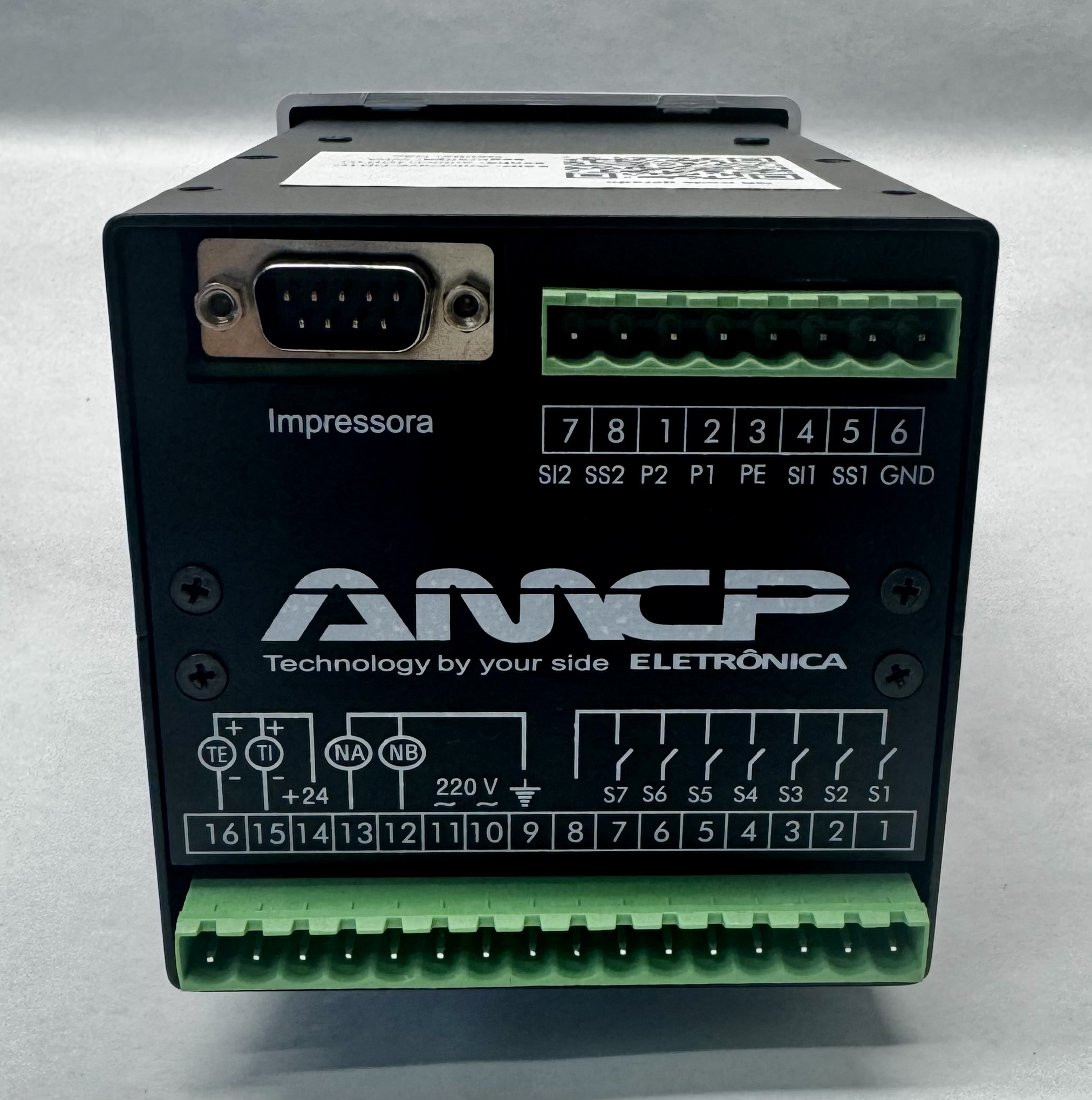 Parte traseira do MCA-65TS com conectores